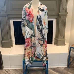 Do everything in love OS kimono NWT floral🌸